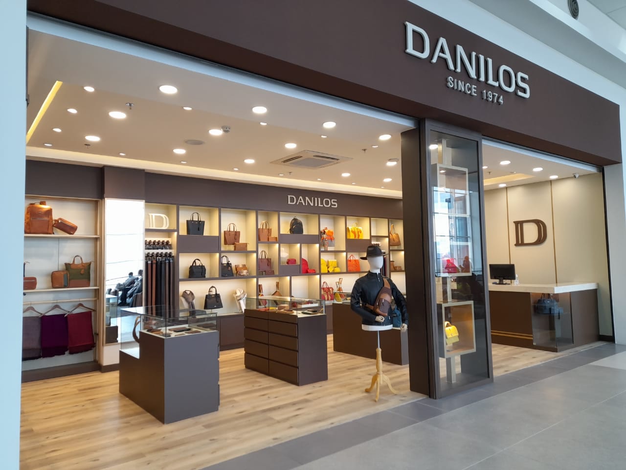 Palmerola International Airport — Danilos