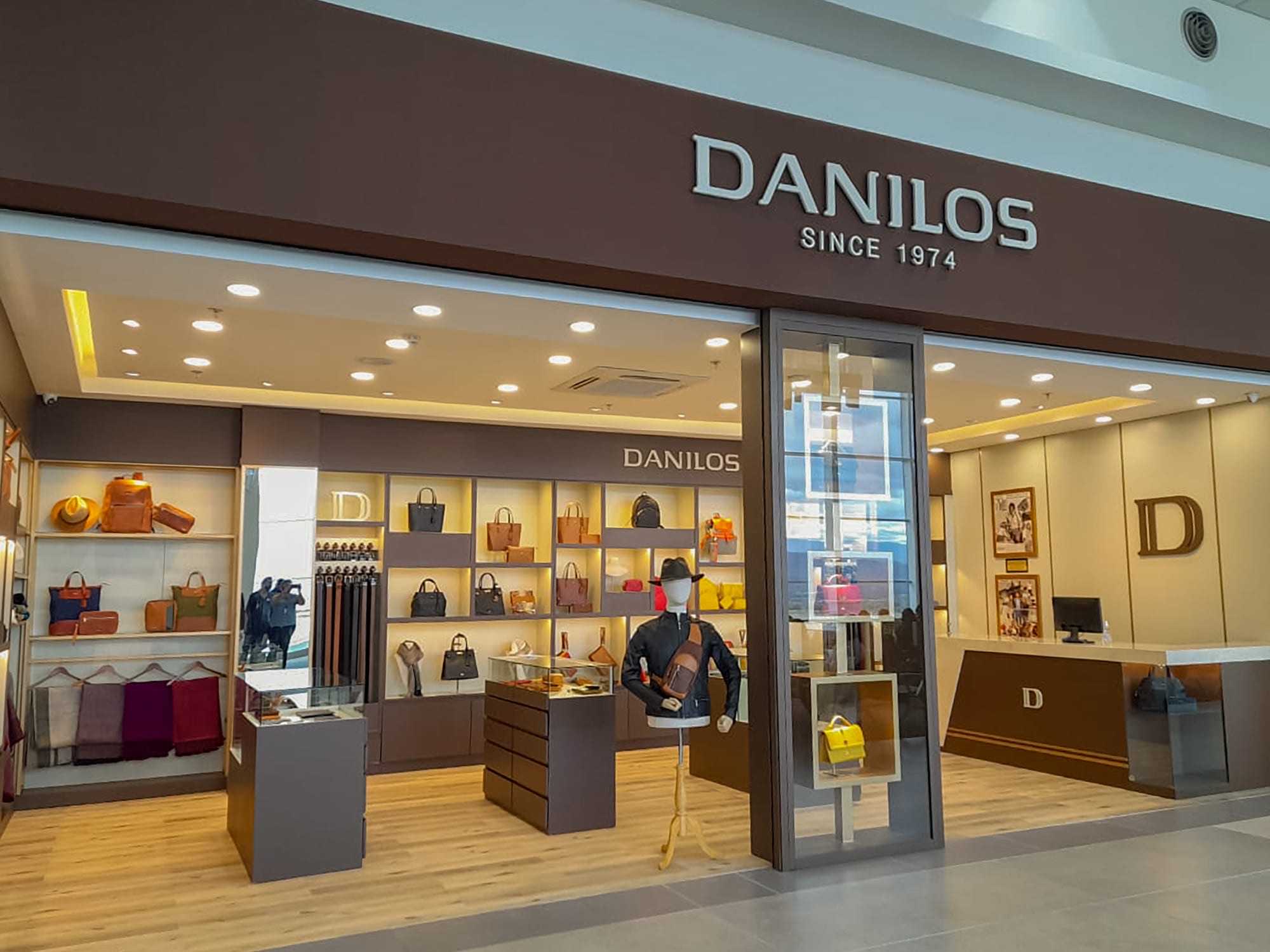 Palmerola International Airport — Danilos